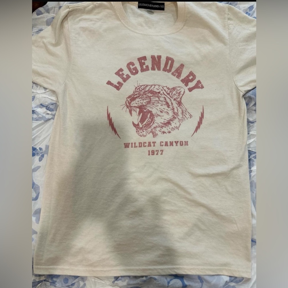 Very cute T shirt! Never worn!